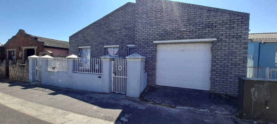 4 Bedroom Property for Sale in Pelican Park Western Cape